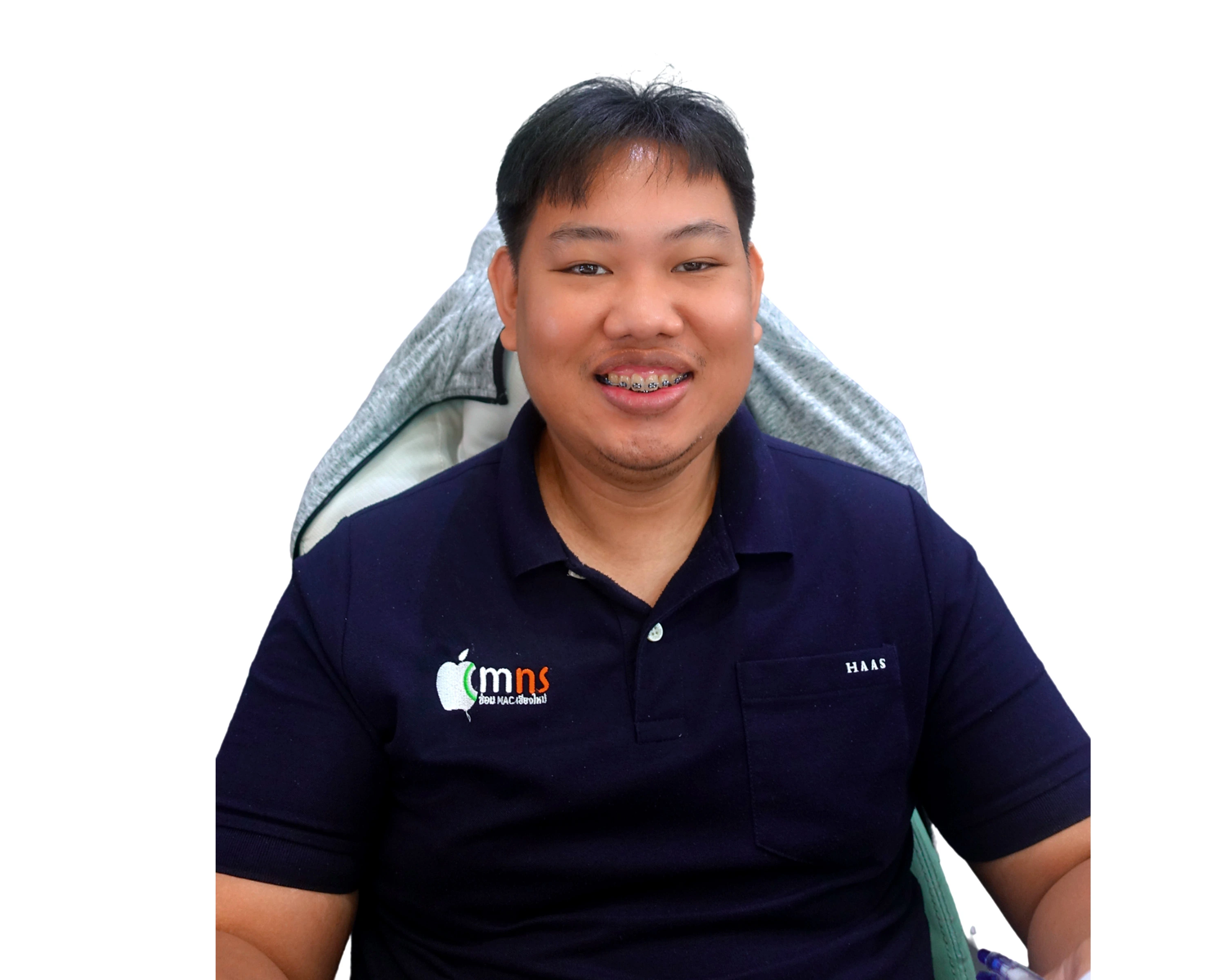 Tak working on Apple OS repair at CMNS FixMac Chiang Mai