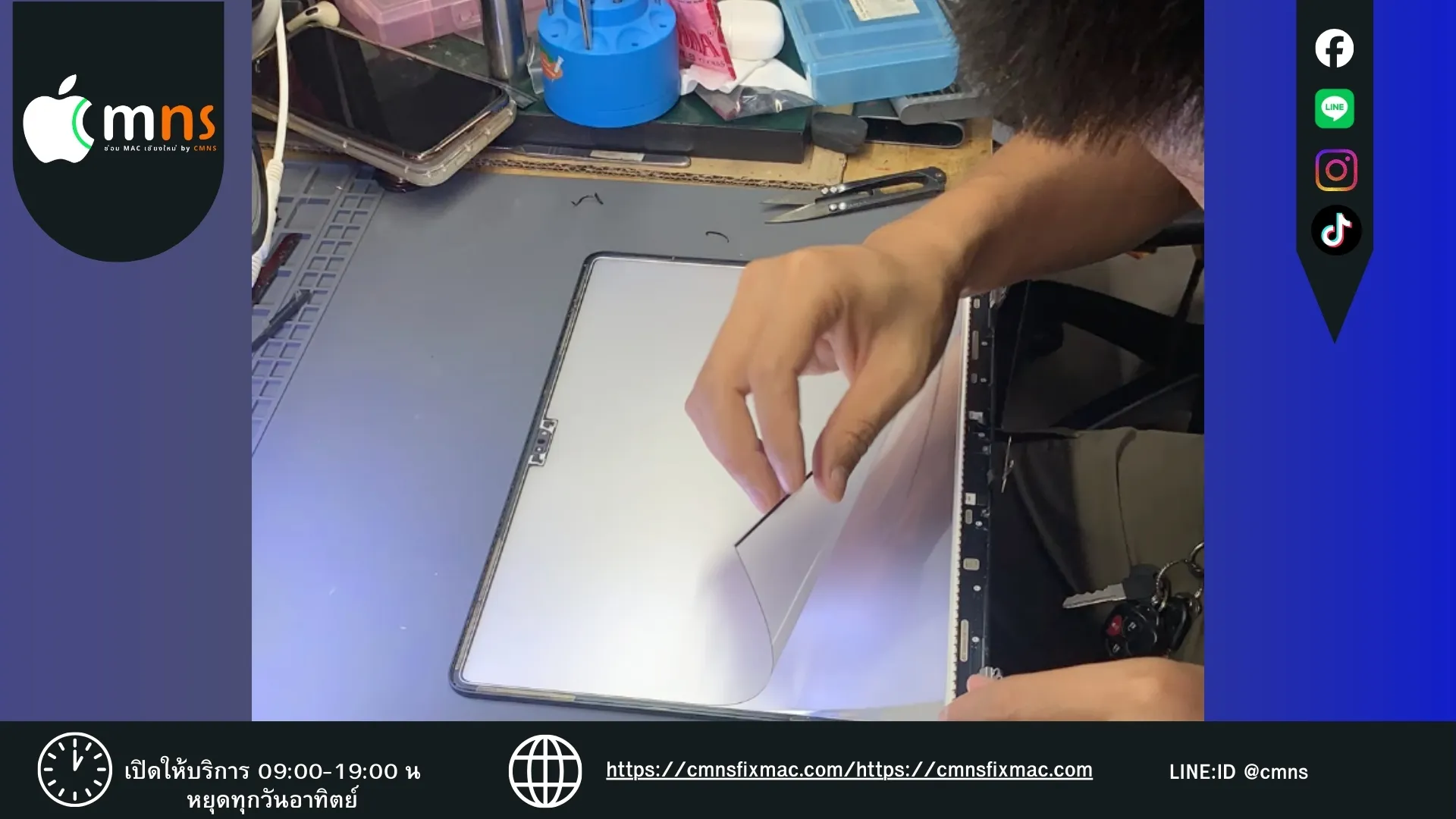 <div><strong>2: เปลี่ยน "เฉพาะจอใน" (Inner LCD Replacement)</strong></div><div>คือการซ่อมแซมโดยเปลี่ยนเฉพาะแผ่นจอแสดงผล (LCD/Panel) ด้านในที่เสียหาย โดยยังคงใช้ฝาหลังอะลูมิเนียมและกล้องเดิม<br><strong>✅ ข้อดี:</strong></div><ul><li><strong>ราคาประหยัด:</strong> ค่าใช้จ่ายถูกกว่าแบบยกชุดค่อนข้างมาก</li><li><strong>คุ้มค่า:</strong> จ่ายเฉพาะส่วนที่เสียจริงๆ (คือตัวจอ) เหมาะสำหรับคนที่ต้องการเซฟงบประมาณ</li></ul><div><strong>❌ ข้อเสีย:</strong></div><ul><li><strong>ต้องใช้ความชำนาญสูง:</strong> เป็นงานละเอียดที่ต้องใช้เครื่องมือเฉพาะทางในการลอกและอัดจอ</li><li><strong>ใช้เวลานานกว่า:</strong> กระบวนการซับซ้อนกว่าการเปลี่ยนยกชุด อาจต้องใช้เวลาในการซ่อมนานกว่าเล็กน้อย</li></ul>