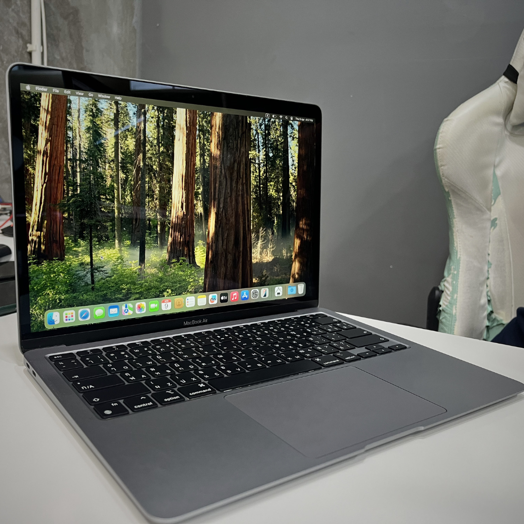 MacBook Air 13”(2020) M1 —SOLD
